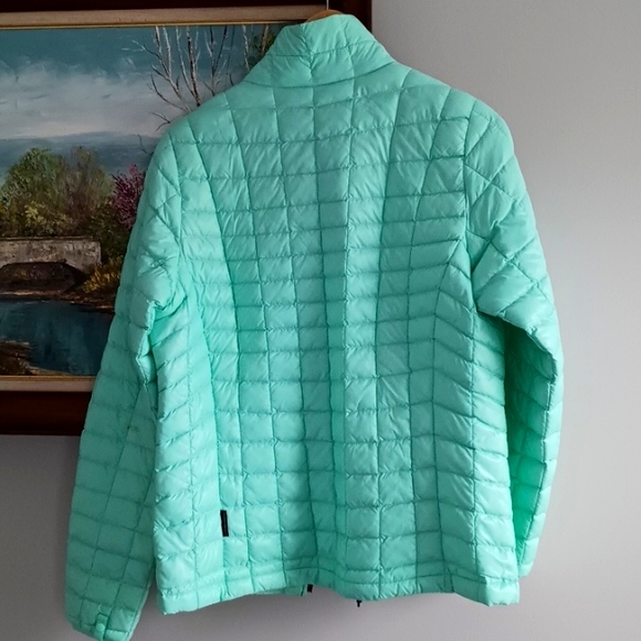 Women’s Northface Jacket - Picture 2 of 6
